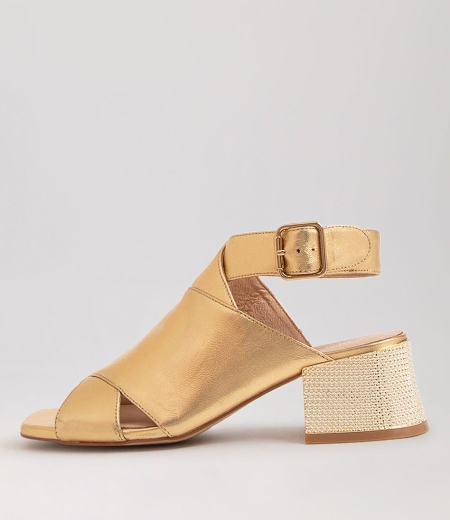 Shoes DJANGO & JULIETTE | Naddie Old Gold Leather Sandals