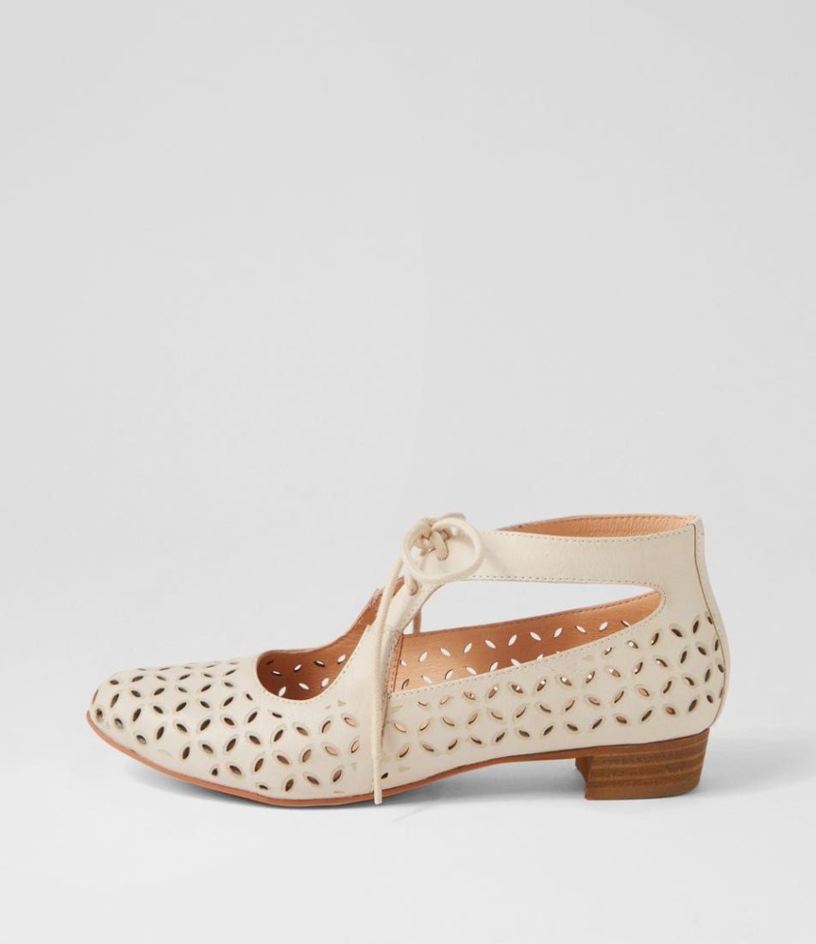 Shoes DJANGO & JULIETTE | Eldon Nude Leather Lace Up Flats