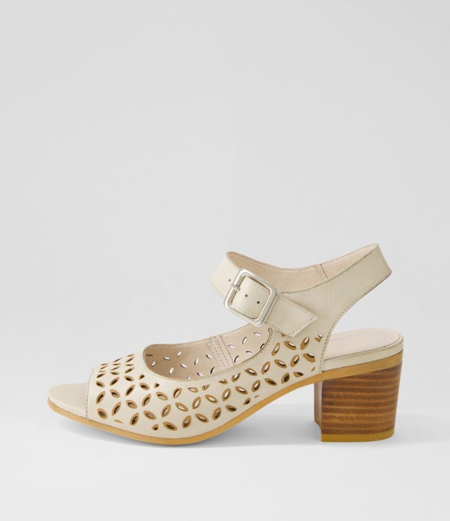 Shoes DJANGO & JULIETTE | Braden Nude Leather Sandals